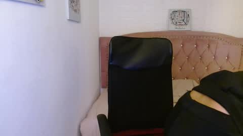 Snapshot of shaneelle chatting on 02-14-25, 03:00 shanelle online show from 02-14-25, 03:00