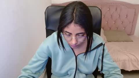 Snapshot of shaneelle chatting on 02-18-25, 09:21 shanelle online show from 02-18-25, 09:21