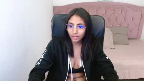 Snapshot of shaneelle chatting on 02-19-25, 06:11 shanelle online show from 02-19-25, 06:11