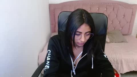 Snapshot of shaneelle chatting on 02-20-25, 09:11 shanelle online show from 02-20-25, 09:11