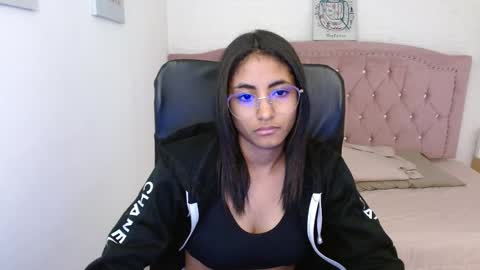 Snapshot of shaneelle chatting on 02-26-25, 06:26 shanelle online show from 02-26-25, 06:26