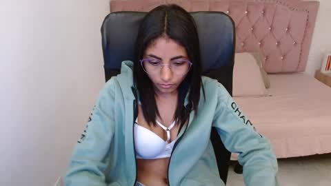 Snapshot of shaneelle chatting on 03-01-25, 06:13 shanelle online show from 03-01-25, 06:13