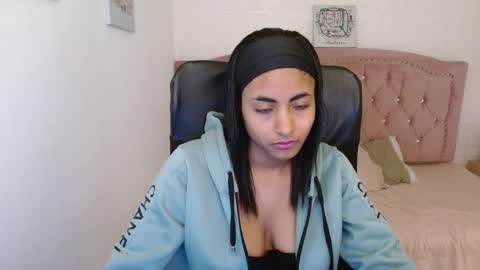 Snapshot of shaneelle chatting on 03-08-25, 03:39 shanelle online show from 03-08-25, 03:39