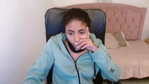 Snapshot of shaneelle chatting on 03-08-25, 10:00 shanelle online show from 03-08-25, 10:00