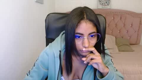 Snapshot of shaneelle chatting on 03-11-25, 06:10 shanelle online show from 03-11-25, 06:10