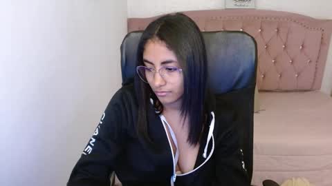 Snapshot of shaneelle chatting on 03-12-25, 06:07 shanelle online show from 03-12-25, 06:07