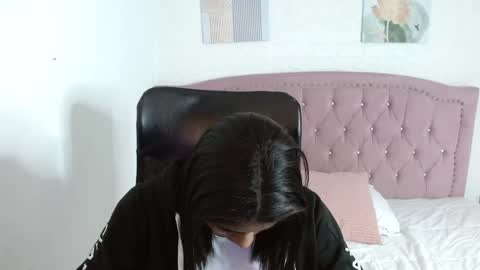 Snapshot of shaneelle chatting on 09-17-25, 03:19 shanelle online show from 09-17-25, 03:19