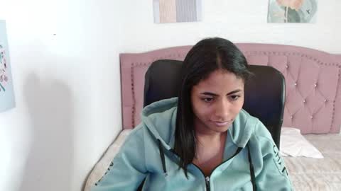 Snapshot of shaneelle chatting on 10-06-25, 03:26 shanelle online show from 10-06-25, 03:26