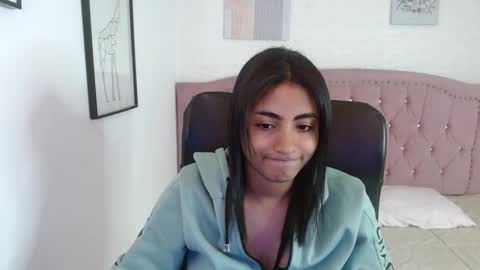 Snapshot of shaneelle chatting on 10-20-25, 03:18 shanelle online show from 10-20-25, 03:18