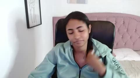 Snapshot of shaneelle chatting on 10-31-25, 03:07 shanelle online show from 10-31-25, 03:07