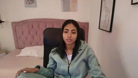 Snapshot of shaneelle chatting on 11-17-25, 03:01 shanelle online show from 11-17-25, 03:01