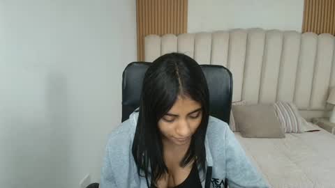 shanelle online show from 04-10-26, 03:23