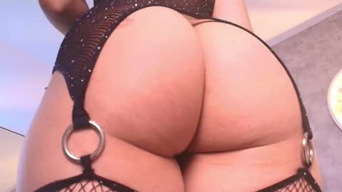 Snapshot of shanell__hott chatting on 12-18-25, 04:18 shanell online show from 12-18-25, 04:18