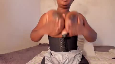 Snapshot of shaniblack chatting on 10-11-25, 12:15 Danna online show from 10-11-25, 12:15