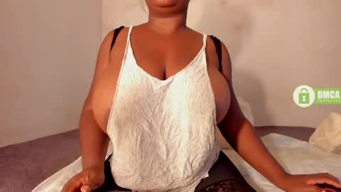 Snapshot of shaniblack chatting on 11-13-25, 03:33 Danna online show from 11-13-25, 03:33