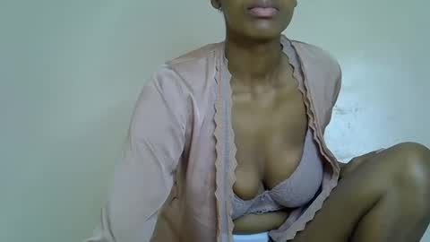 Snapshot of shanizzz chatting on 09-29-25, 04:28 shanizz online show from 09-29-25, 04:28