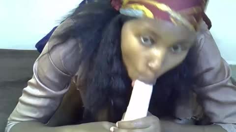 Snapshot of shanizzz chatting on 10-05-25, 03:05 shanizz online show from 10-05-25, 03:05