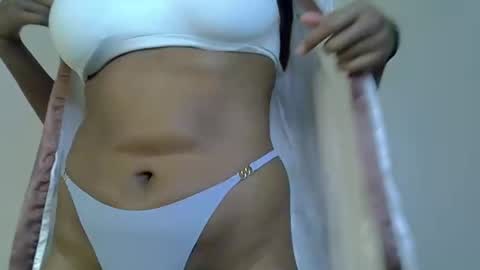 Snapshot of shanizzz chatting on 11-14-25, 04:00 shanizz online show from 11-14-25, 04:00