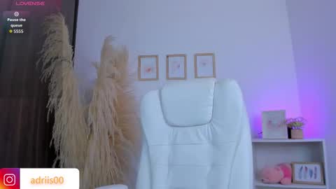 Snapshot of shannel_moss__ chatting on 03-16-26, 12:17 online show from 03-16-26, 12:17