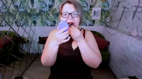 Snapshot of shannonshine chatting on 05-01-26, 04:06 Shannon online show from 05-01-26, 04:06