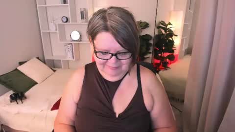 Snapshot of shannonshine chatting on 06-12-26, 08:13 Shannon online show from 06-12-26, 08:13