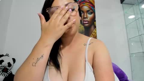 Snapshot of shantall_8 chatting on 02-13-25, 03:29 karol online show from 02-13-25, 03:29