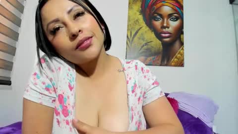 Snapshot of shantall_8 chatting on 02-18-25, 02:49 karol online show from 02-18-25, 02:49