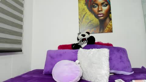 Snapshot of shantall_8 chatting on 02-21-25, 10:39 karol online show from 02-21-25, 10:39