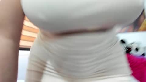 Snapshot of shantall_8 chatting on 02-27-25, 02:43 karol online show from 02-27-25, 02:43