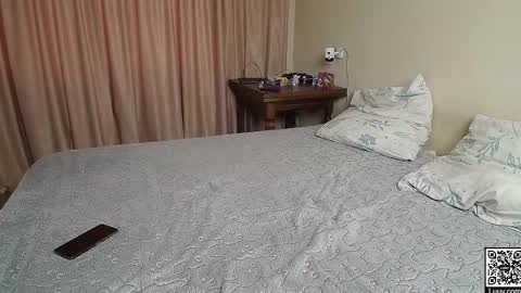 Snapshot of shantifamily chatting on 11-26-25, 12:50 Mikki and Cadence online show from 11-26-25, 12:50