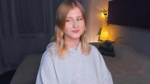 Snapshot of shantiyagin chatting on 10-31-25, 09:16 Polly online show from 10-31-25, 09:16