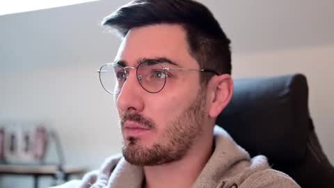 Snapshot of shape80 chatting on 12-04-24, 12:58 frenchy boy online show from 12-04-24, 12:58