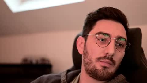 Snapshot of shape80 chatting on 12-10-24, 03:12 frenchy boy online show from 12-10-24, 03:12