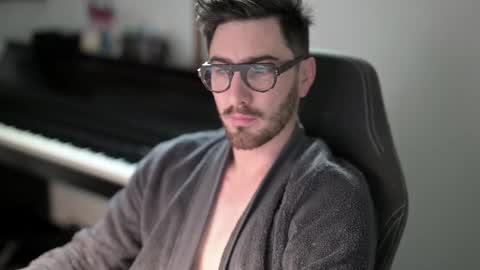 Snapshot of shape80 chatting on 11-09-25, 07:50 frenchy boy online show from 11-09-25, 07:50