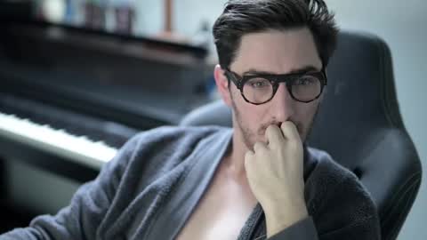 frenchy boy online show from 12-19-25, 09:05