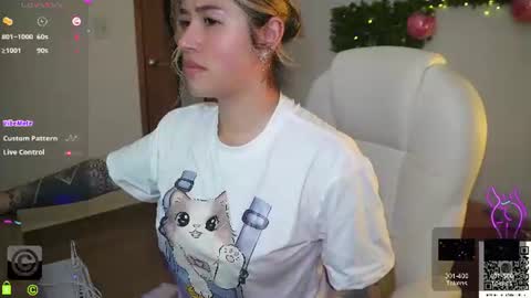 Snapshot of sharai_ chatting on 06-18-26, 07:07 Lau online show from 06-18-26, 07:07