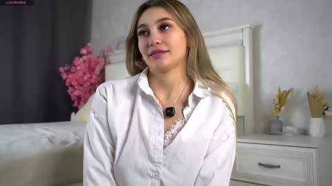 Ellysa and Mila online show from 02-16-26, 11:39