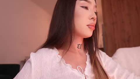 Snapshot of sharlin_13 chatting on 07-22-26, 02:09 Sharlin online show from 07-22-26, 02:09