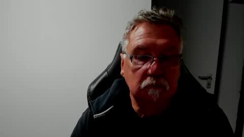 Snapshot of sharlots_pet chatting on 04-21-26, 08:31 sharlots_pet online show from 04-21-26, 08:31