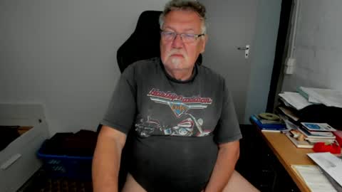 Snapshot of sharlots_pet chatting on 04-25-26, 11:24 sharlots_pet online show from 04-25-26, 11:24