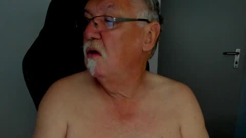 Snapshot of sharlots_pet chatting on 04-29-26, 09:46 sharlots_pet online show from 04-29-26, 09:46