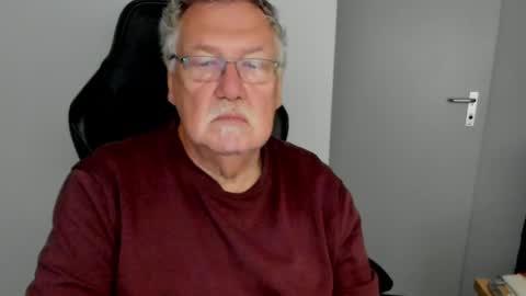 Snapshot of sharlots_pet chatting on 05-16-26, 10:36 sharlots_pet online show from 05-16-26, 10:36