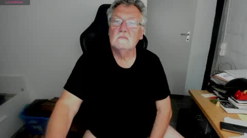 Snapshot of sharlots_pet chatting on 05-24-26, 01:27 sharlots_pet online show from 05-24-26, 01:27