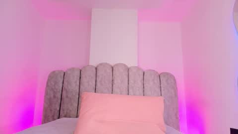 Snapshot of sharlott_kiss chatting on 02-20-26, 03:03 Sharlott online show from 02-20-26, 03:03