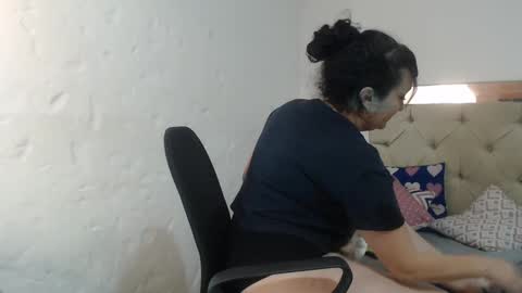 Snapshot of sharlotte__jones chatting on 02-01-25, 09:08 Sara online show from 02-01-25, 09:08