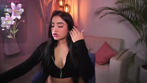 Snapshot of sharlotte_evanns chatting on 03-06-25, 12:32 Sharlotte online show from 03-06-25, 12:32