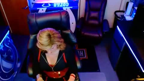 Snapshot of sharoncoxxx chatting on 10-27-25, 07:40 sharoncoxxx online show from 10-27-25, 07:40