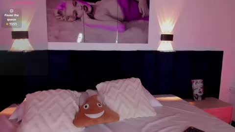 SharonLovee  online show from 06-11-26, 09:57