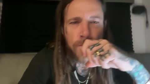 Snapshot of shastablueeyes chatting on 01-19-26, 04:05 Shasta Rosewood online show from 01-19-26, 04:05