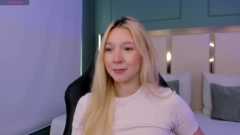 Snapshot of shatall_rouge chatting on 01-24-25, 05:11 Shantall online show from 01-24-25, 05:11